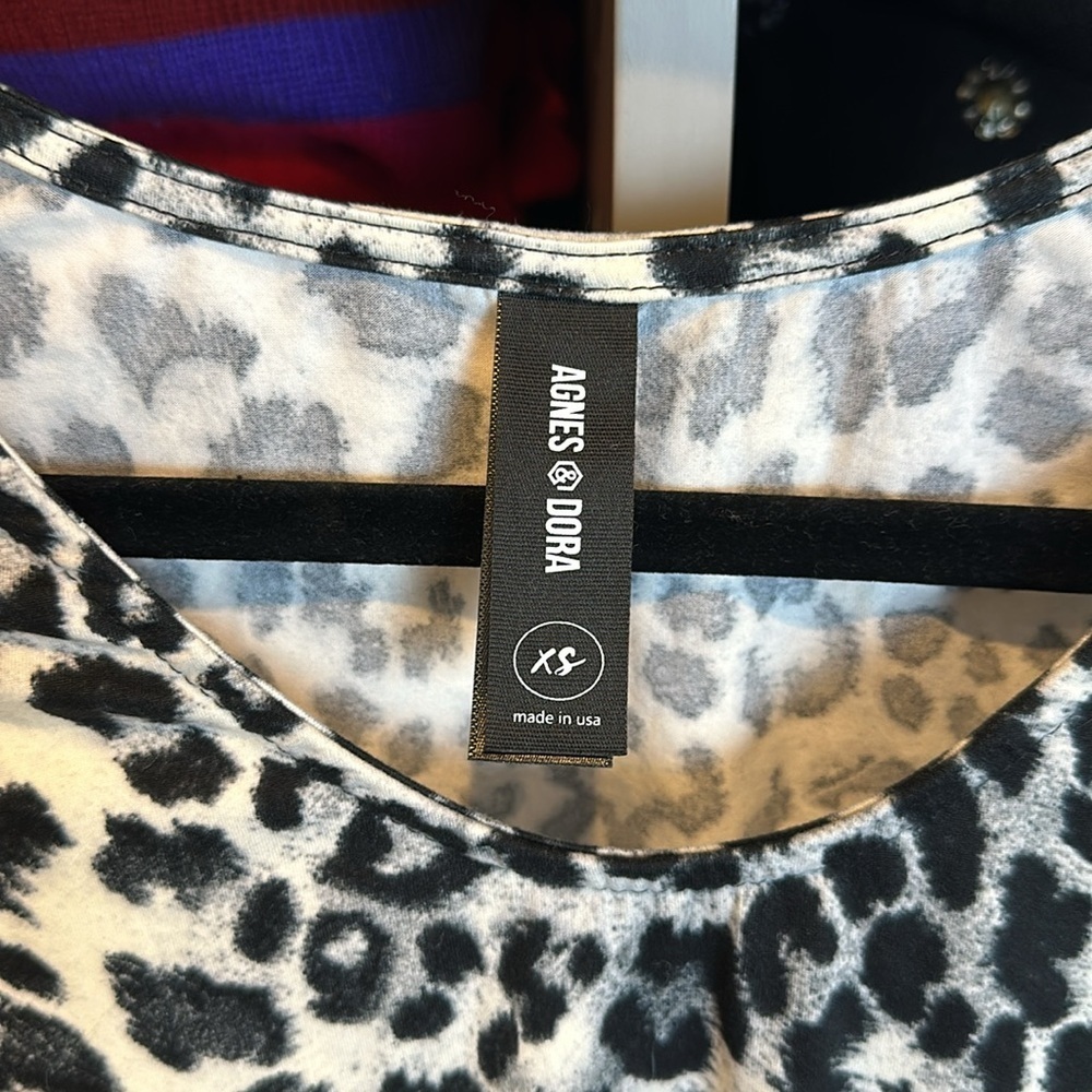 Agnes & Dora ivory/gray/black sleeveless scoop neck cheetah print size XS - Picture 2 of 3